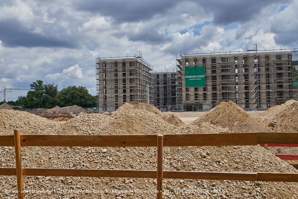 28.06.2023 - Baustelle Alexisquartier - neue DEMOS-Hinweisschilder 28.06.2023 - Baustelle Alexisquartier - neue DEMOS-Hinweisschilder